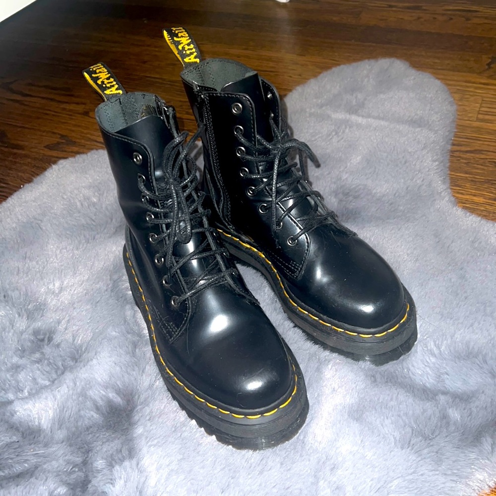 Dr. Marten Jadon smooth leather platform boot worn twice!